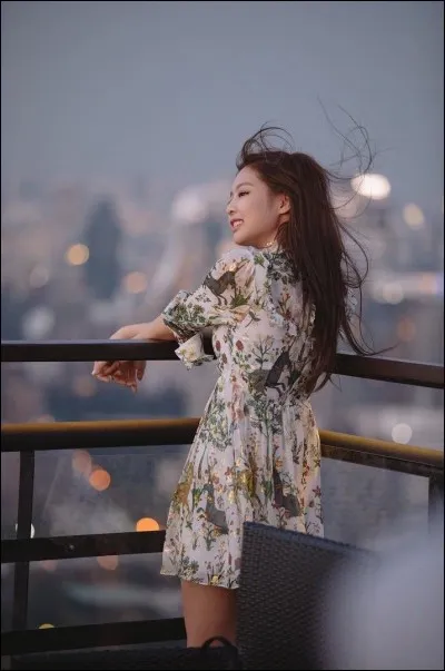 Dans quel pays a-t-elle été invitée pour la "Fashion Week" ?