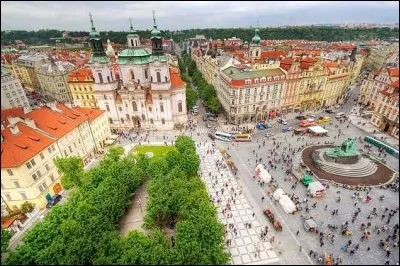 O&ugrave; la place de la Vieille-Ville se trouve-t-elle ?
