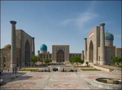 O&ugrave; la place du R&eacute;gistan se trouve-t-elle ?