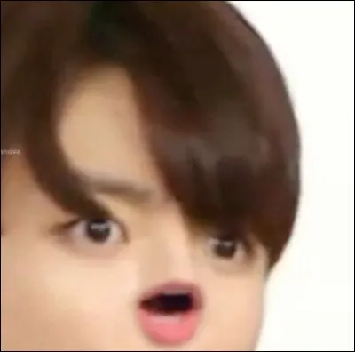 Qui est souvent moqué pour sa petite taille ?