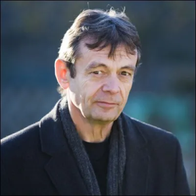 Cet écrivain, prix Goncourt en 2013 pour son roman "Au revoir là-haut", c'est ...