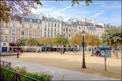 Quel est le nom de cette place ?