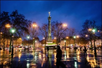 Quel est le nom de cette place ?