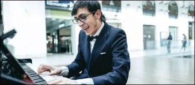 O&ugrave; aime-t-il jouer du piano et chanter en public ?