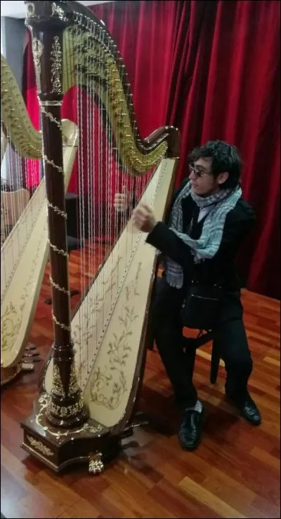 Quel est le premier morceau qu'il a chant&eacute; dans cette &eacute;mission ?