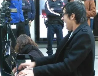 Quel jur&eacute; a travaill&eacute; avec Vincent lors de son passage dans une &eacute;mission de chant ?