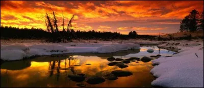 Si "le ciel est de fer entre les cheminées", comment serait-il préférable aux yeux du poète aimant changer les couleurs du temps ?