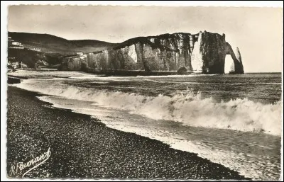 Qui est cet auteur qui a fait de cette ville le cadre d'un de ses romans ?