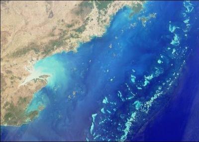 Quel pays est bord par la Grande Barrire de la mer de Corail ?