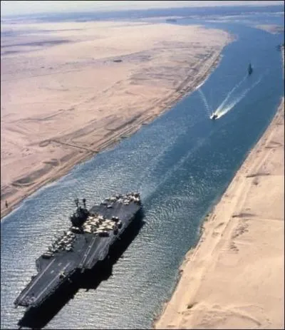 A quelle mer le canal de Suez relie-t-il la Mditerrane ?