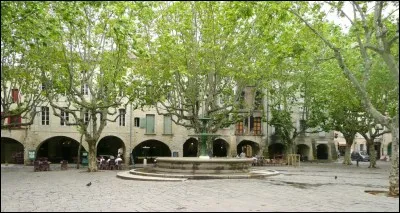 Dans quelle ville cette place aux Herbes se situe-t-elle ?