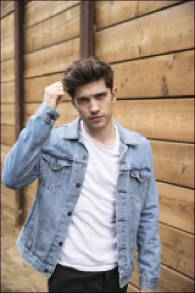 Comment s'appelle cet acteur ?