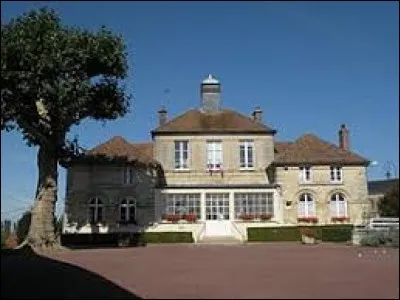 Nous partons maintenant dans l'ancienne région Picardie, à Monneville. Nous serons dans le département ...