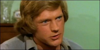 Avec qui vit Almanzo Wilder avant d'épouser Laura ?