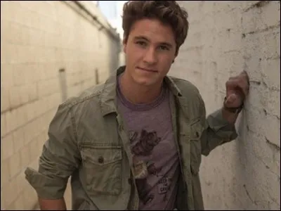 Qui joue le r&ocirc;le de Simon ?