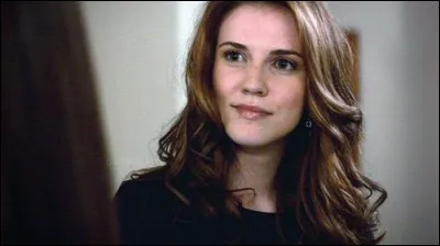 Comment se prénomme la tante d'Elena ?