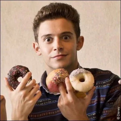 Dans quelle série jouait Ruggero avant "Soy Luna" ?