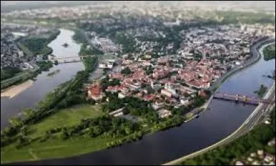 Quelle ville n'a jamais été la capitale de son pays ?