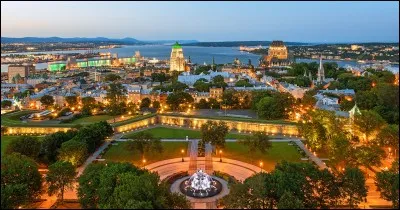 Pour quel roi de France Jacques Cartier avait-il monté une expédition en 1534 qui permit de découvrir l'endroit où la ville de Québec sera construite ?