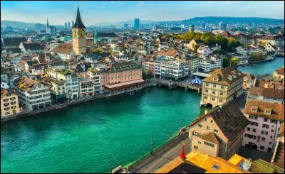 Quelle est la langue officielle parlée à Zurich ?