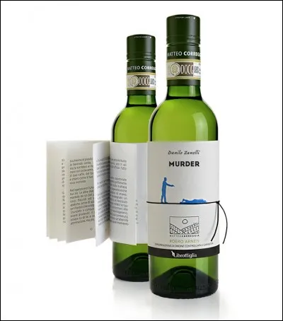 En quoi cette étiquette s'est-elle transformée pour valoriser le contenu de la bouteille ?