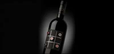 L'on ne dirait vraiment pas une étiquette de vin ! Pourtant c'est bien collé sur une bouteille que se trouve ce jeu [...].