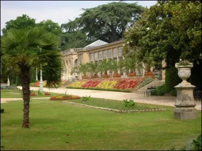 Son homonyme est ''caribous'' au Canada. Quelle est cette ville bretonne ?