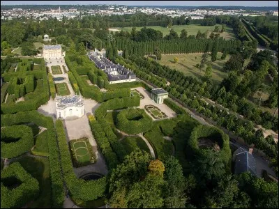 Dans quel département faut-il aller pour visiter le domaine de Marie-Antoinette ?