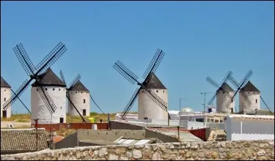 ''Les Moulins de mon cur'', (chanson composée et chantée par Michel Legrand), pourraient être une ville du département de...