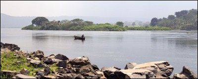 Le lac Victoria, le plus grand d'Afrique, s'étend sur 3 pays. Lesquels ?