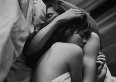 Qui chante "Une nuit sur son épaule" en 1972 ?