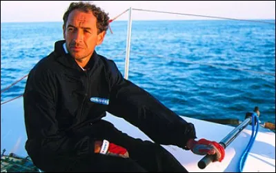 Ce navigateur, vainqueur de la Transat Québec-Saint-Malo en 1988, de la Transat Le Havre - Carthagène en 1993 et en 1995, disparu en mer le 21 octobre 1999, au large des Açores, c'est ...