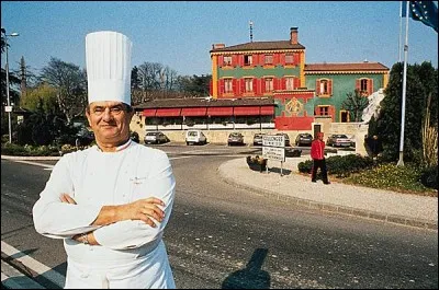 Ce chef cuisinier français disparu en 2018, emblématique de la cuisine lyonnaise, c'est ...