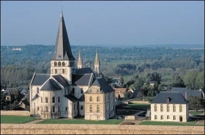 Nous sommes maintenant dans la vallée de la Seine, en Seine-Maritime. Cette église abbatiale, bâtie de 1114 à 1157, présente une belle unité d'architecture avec une tour lanterne caractéristique des constructions normandes. C'est à ...