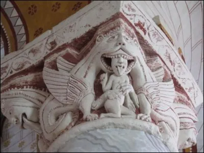 Nous allons vers le Poitou, dans cette petite ville du département de la Vienne : la collégiale Saint-Pierre, édifiée au XIIe siècle, est remarquable pour son coeur à déambulatoire et chapelles rayonnantes et ses chapiteaux sculptés avec des décors de monstres et d'allégories. Nous sommes à ...