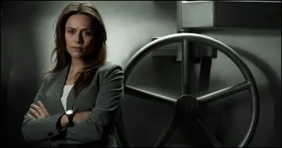 Quel est le nom de l'inspectrice chargée de négocier avec le Professeur, dont elle va tomber amoureuse ?