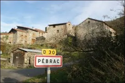 Nous sommes en Auvergne-Rhône-Alpes, à l'entrée de Pébrac. Village de l'arrondissement de Brioude, il se situe dans le département ...