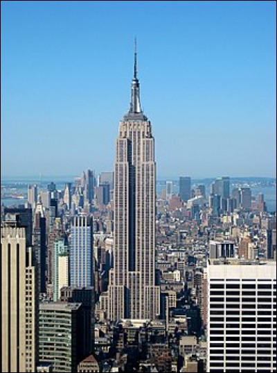 Tenez, par exemple : L'Empire State Building, eh bien, il est plus récent que M. le Président ! Vrai ou faux ? [NDLR : Pour vous repérez, la date de naissance d'icelui figure sur l'image de titre !]