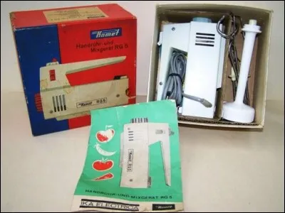 Lorsque VGE est né, le mixeur n'existait pas (il a donc dû manger ses petits pots avec des grumeaux !). Vrai ou faux ?