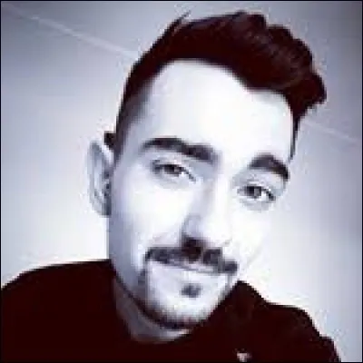 Comment s'appelle ce youtubeur ?