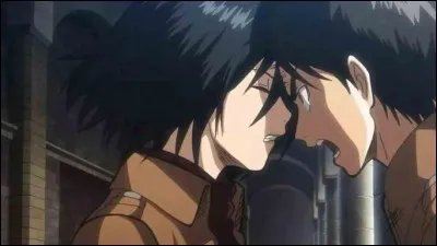 Pourquoi Eren gronde-t-il souvent Mikasa ?