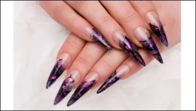 D'après vous, qui a inventé les ongles artificiels, ou faux-ongles ?