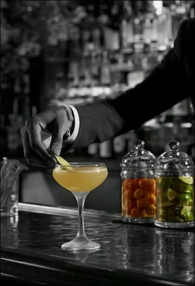 Spécialité du Sud-Est de la France, comment est nommé ce cocktail fait à base de champagne et d'agrumes, dont les recettes sont très variables ?