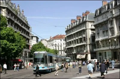 Grenoble se trouve dans la région Hauts-de-France.