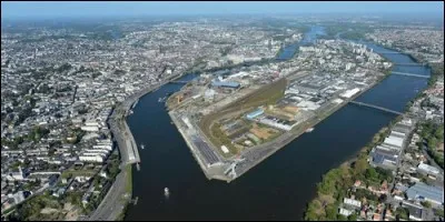Quel fleuve traverse la ville de Nantes ?