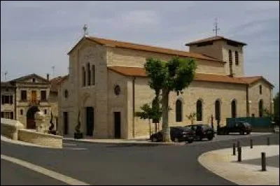 Nous sommes en Auvergne-Rhône-Alpes devant l'église Saint-Étienne de Lucenay. Nous nous trouvons dans le département ...