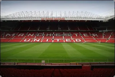 Dans quelle ville le stade Old Trafford se trouve -t-il ?