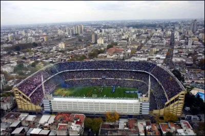 Dans quelle ville le stade La Bombonera retrouve-t-il ,