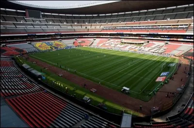 Dans quelle ville le stade Azteca se trouve-t-il ?