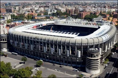 Dans quelle ville le stade Santiago Bernabéu se trouve-t-il ?